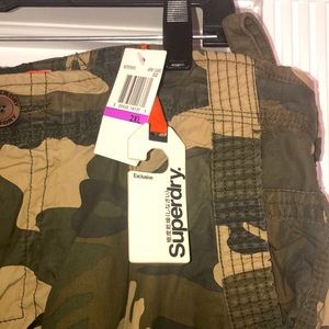 SUPERDRY CARGOS IN ARMY CAMO, NWT in Sz. XXL!